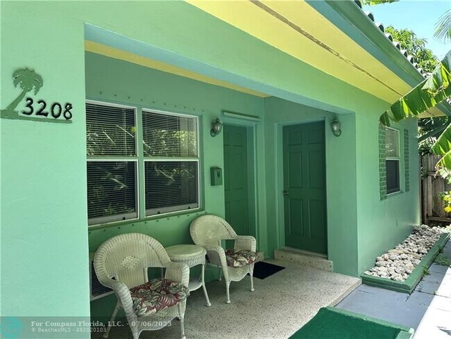 Primary Photo - 3208 NE 5th Ct