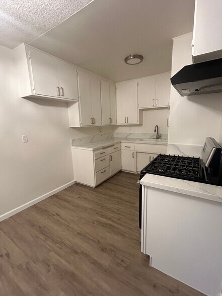 Building Photo - 1164 W Duarte Rd