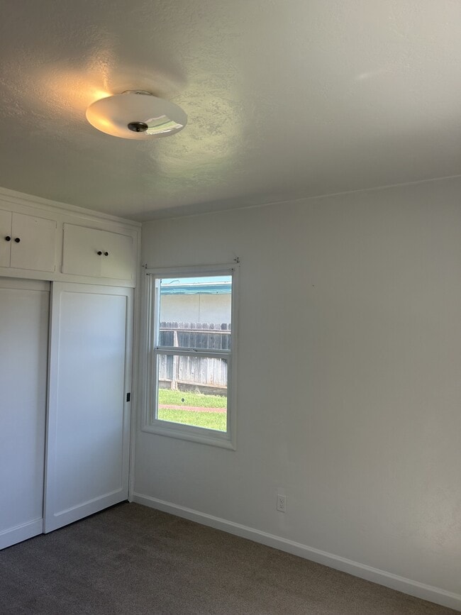 Building Photo - 1301 Higbee Dr