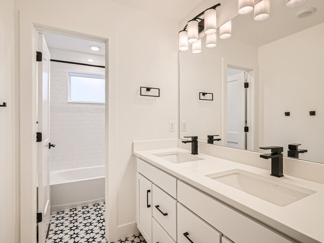 Building Photo - Spacious 4BR Home w/ Bonus Room in Cherry Creek School District!