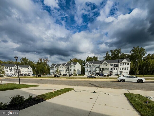 Building Photo - 6737 Shelton Ln