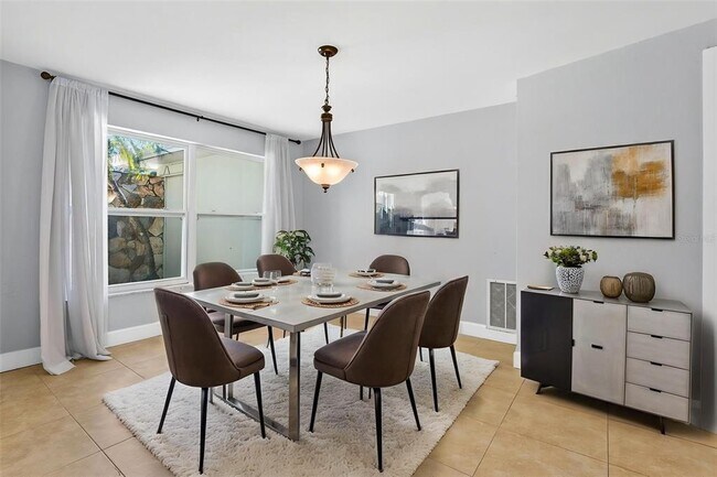 Building Photo - 2111 Paddock Cir