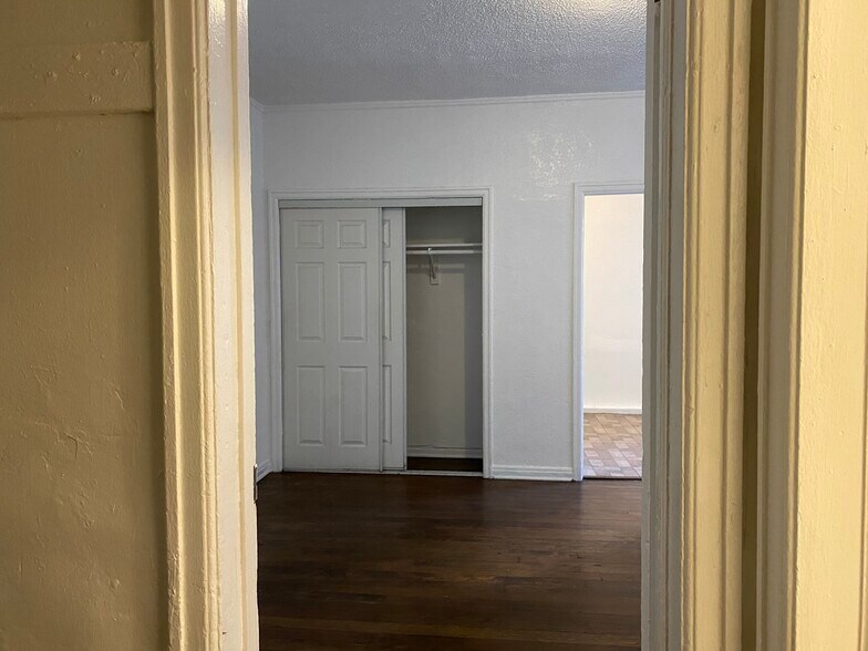 Building Photo - 545 S Hobart Blvd