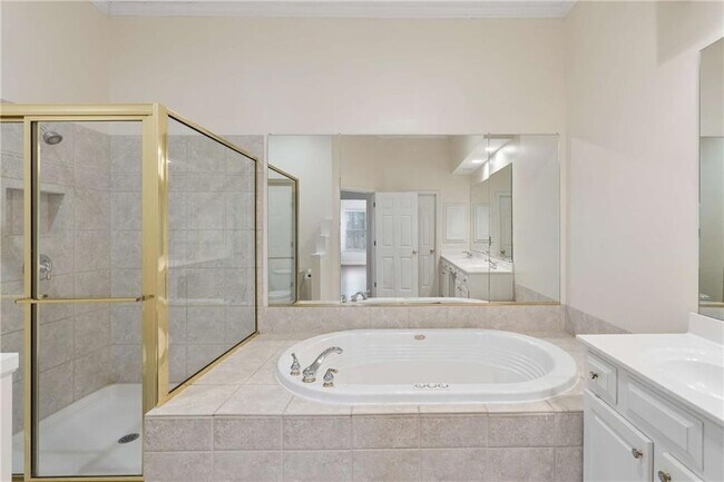 Building Photo - 610 Vinings Estates Dr SE