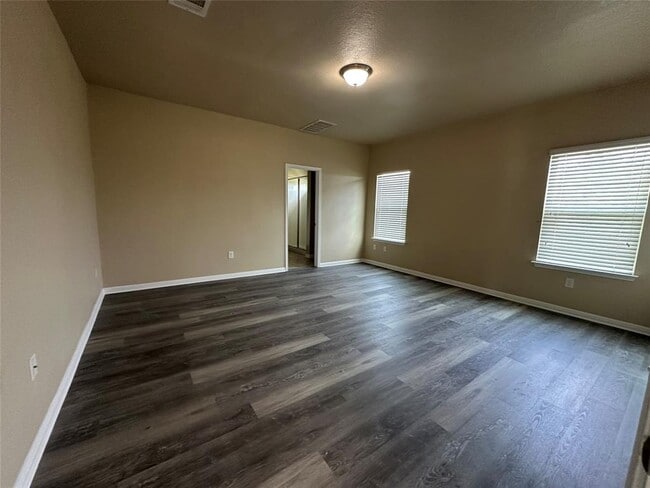 Building Photo - 1517 Maier Dr