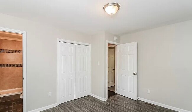 Building Photo - 2296 Lakewood Dr NW