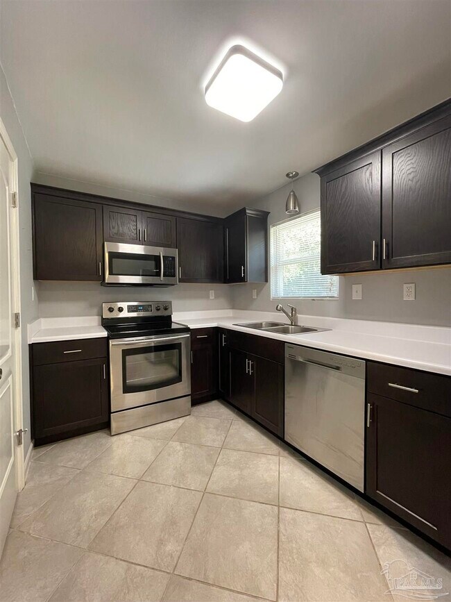 Building Photo - 5212 Parkway Dr