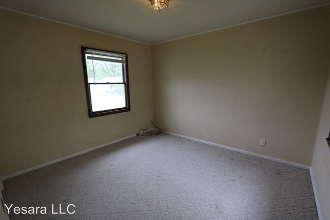 Building Photo - 121-123-123 Melrose Ct