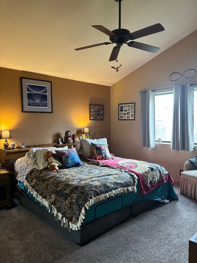 Building Photo - Unfurnished 3 bedroom 2 bath Home