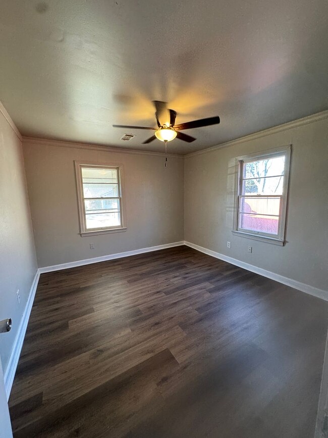 Building Photo - Newly updated 2 bed 1 bath