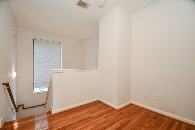 Building Photo - 2431 Dorrington St