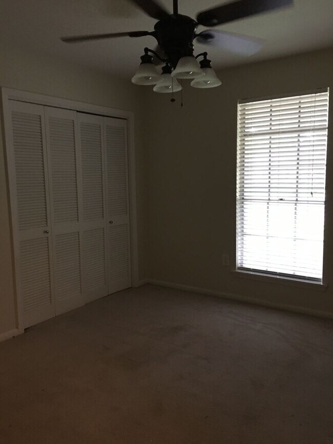 Building Photo - 1120 Wylie Dr
