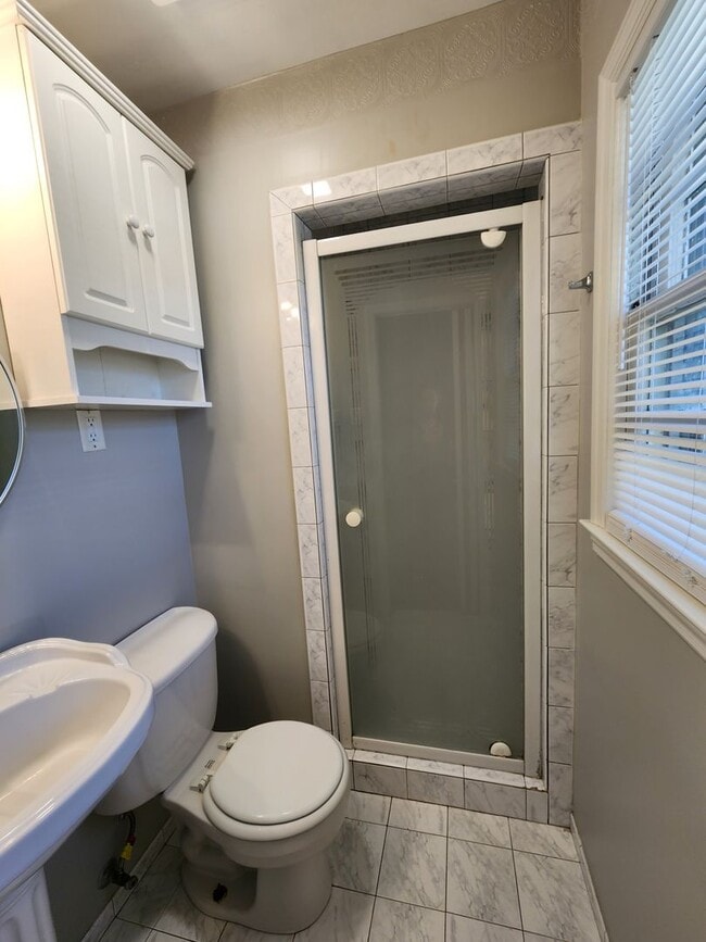 Building Photo - Spacious 4BR/2BA Brick Home with Fireplace, Large Island!