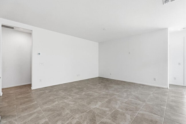 Building Photo - 2440 W Bowker St