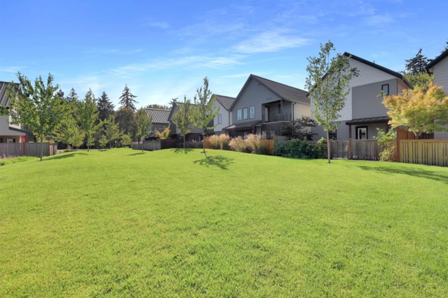 Building Photo - 1909 Elkhorn Dr