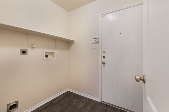 Building Photo - Highland Farms~Single Story 3 Bedroom with Study on Corner Lot