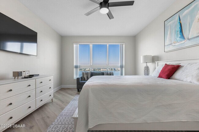 Building Photo - 231 Riverside Dr