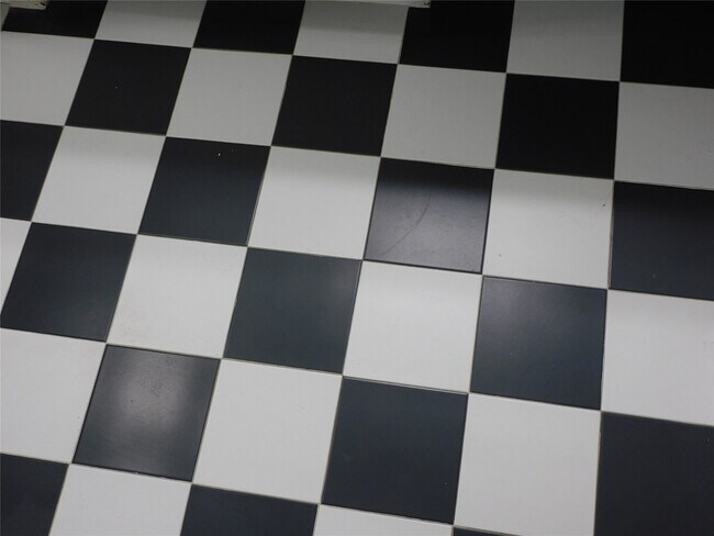 Building Photo - 414 1st St