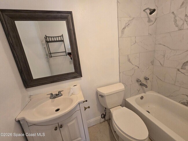 Building Photo - 771 Onyx Dr NE