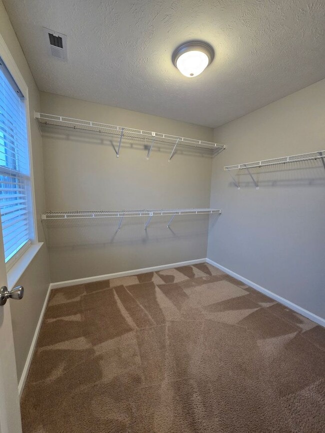 Building Photo - NEW LISTING!!!!!