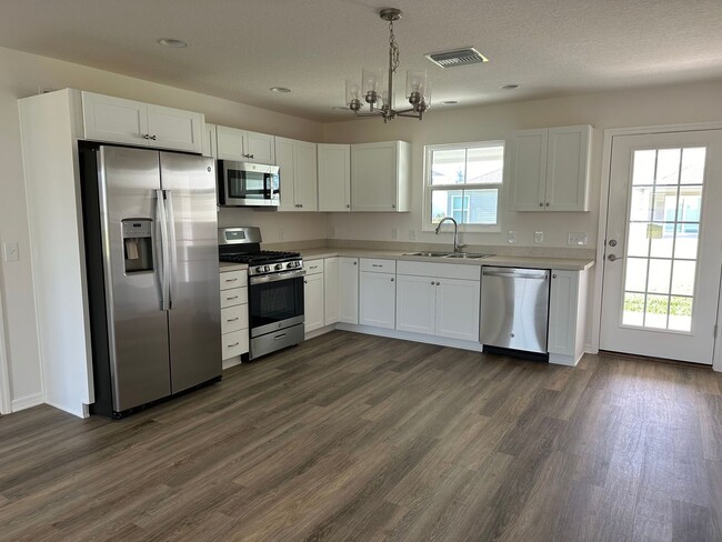 Building Photo - NEWER HOME adjacent to The Villages in all...