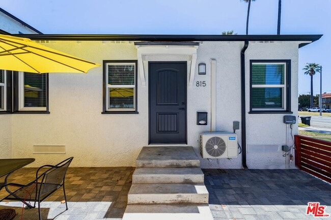 Building Photo - 815 W Glenoaks Blvd