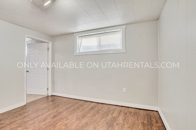 Building Photo - 1671 E 7080 S