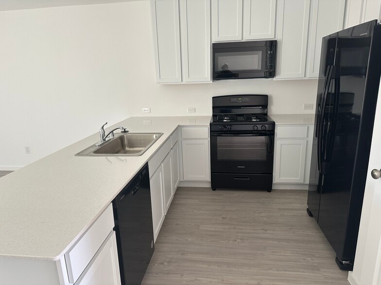 Building Photo - 4033 Equestrian Dr