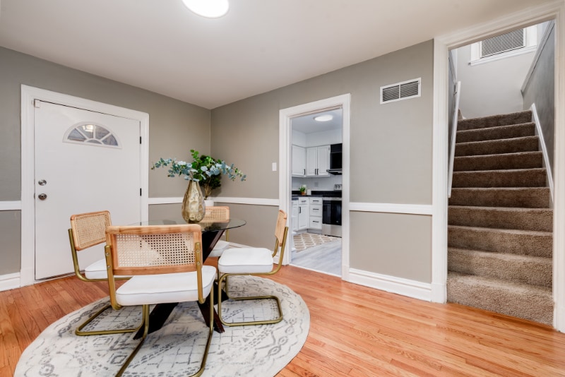 Building Photo - 554 S Clay Ave