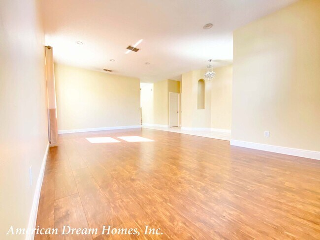 Building Photo - 729 Tuten Trail