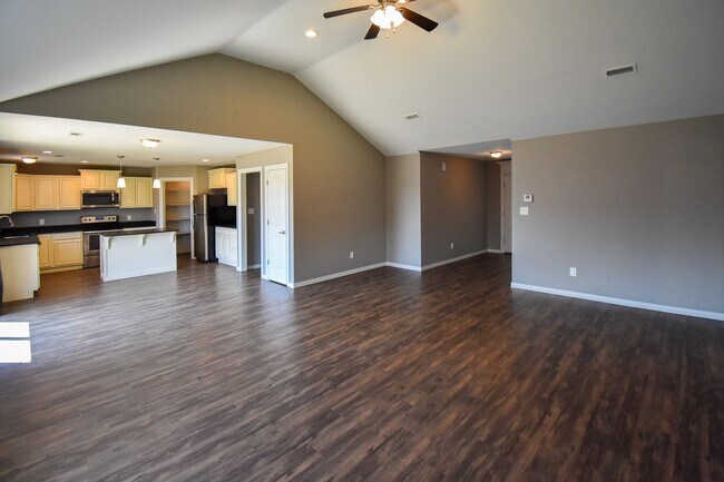 Building Photo - Stunning 3 bedroom, 2 bathroom Home available in Prairie Grove!