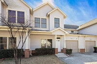 Building Photo - Fantastic like new townhouse in Suffolk