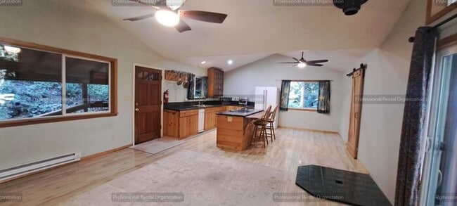 Building Photo - Sun drenched Sanctuary in the heart of the Redwoods minutes from Town