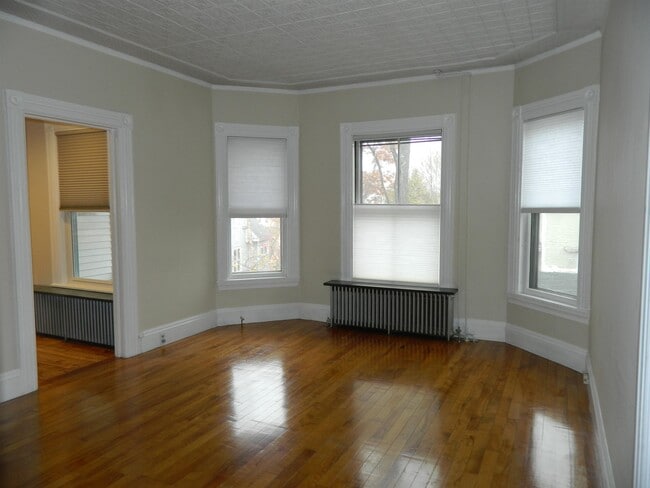 Building Photo - 15 Summit St