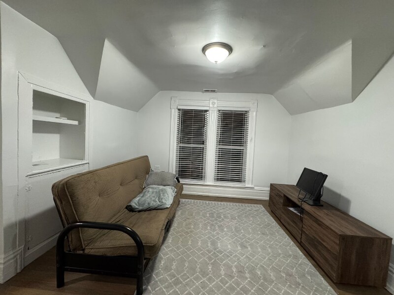 Building Photo - 3111 N Clifton Ave