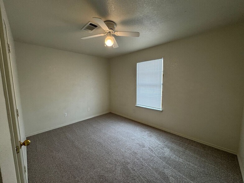 Building Photo - 196 Ryan Cir