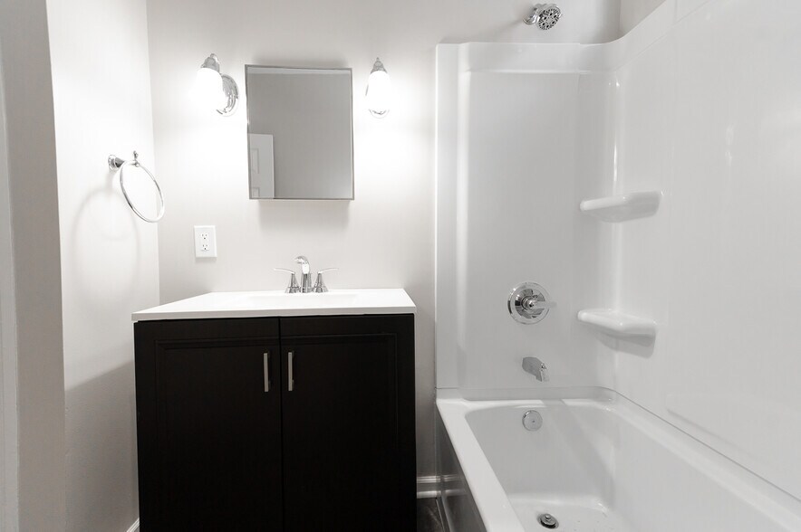 Building Photo - 223 E Pennview St