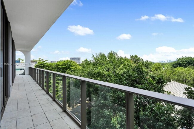 Building Photo - 2678 Tigertail Ave
