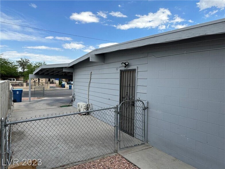 Building Photo - 2753 Talbot St