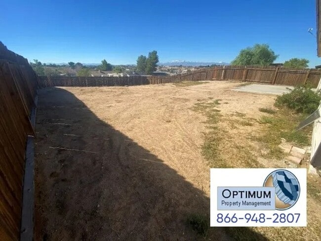 Building Photo - Charming 3-Bedroom Home with Large Backyard & Fenced Front Yard