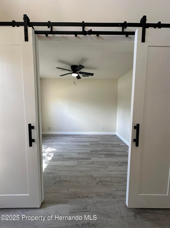 Building Photo - 14227 Wake Robin Dr