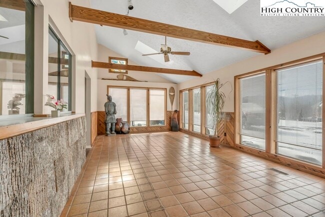 Building Photo - 483 NC-105 Extension