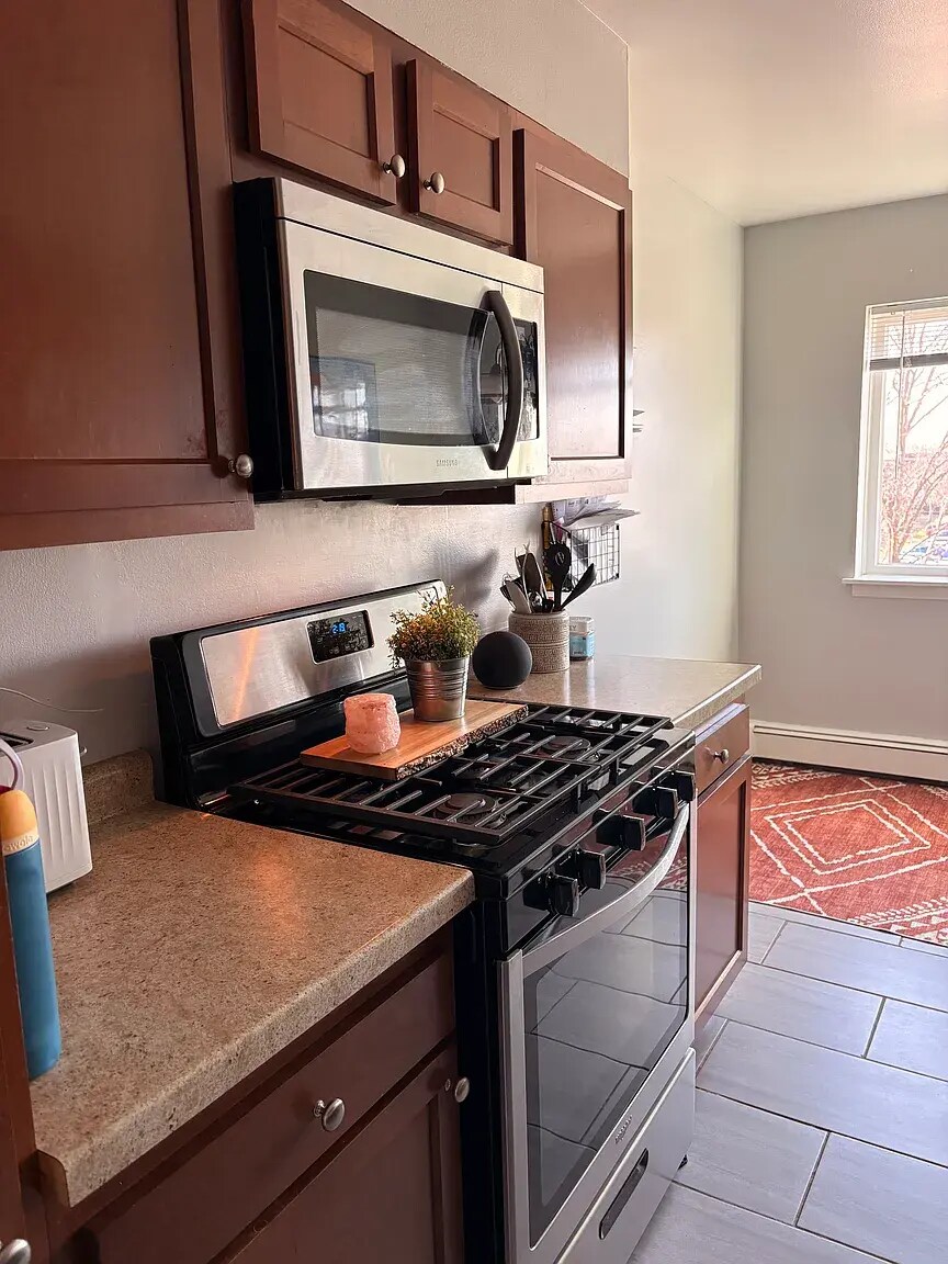 Kitchen - 1301 S Finley Rd