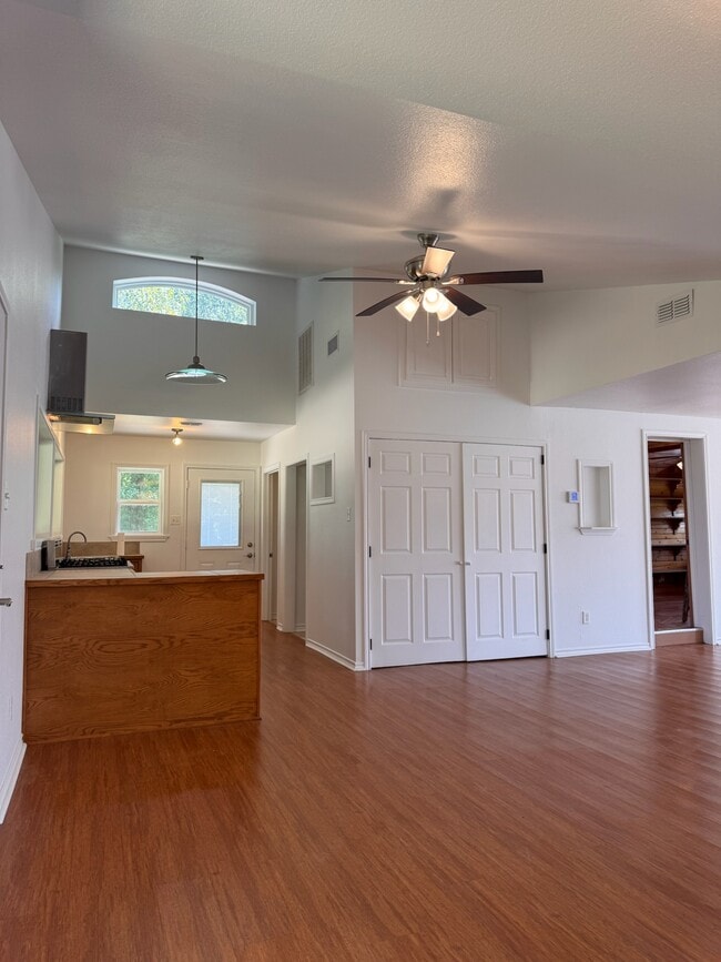 Building Photo - Kelsey House + 2 acres