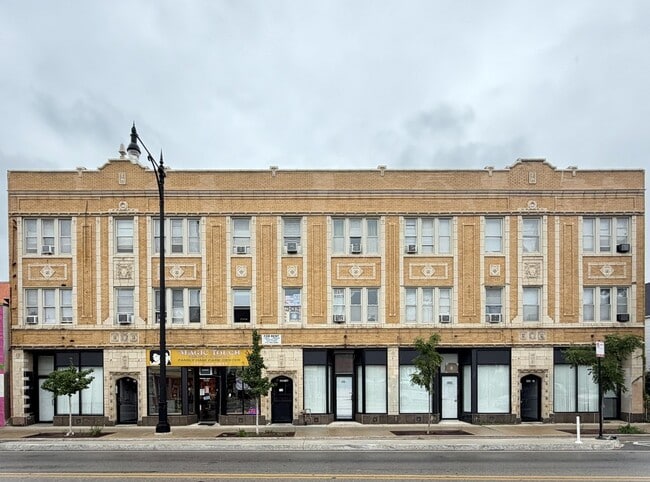 Building Photo - 3585 N Milwaukee Ave