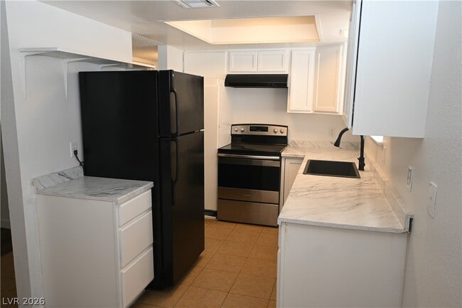 Building Photo - 2301 Stewart Ave