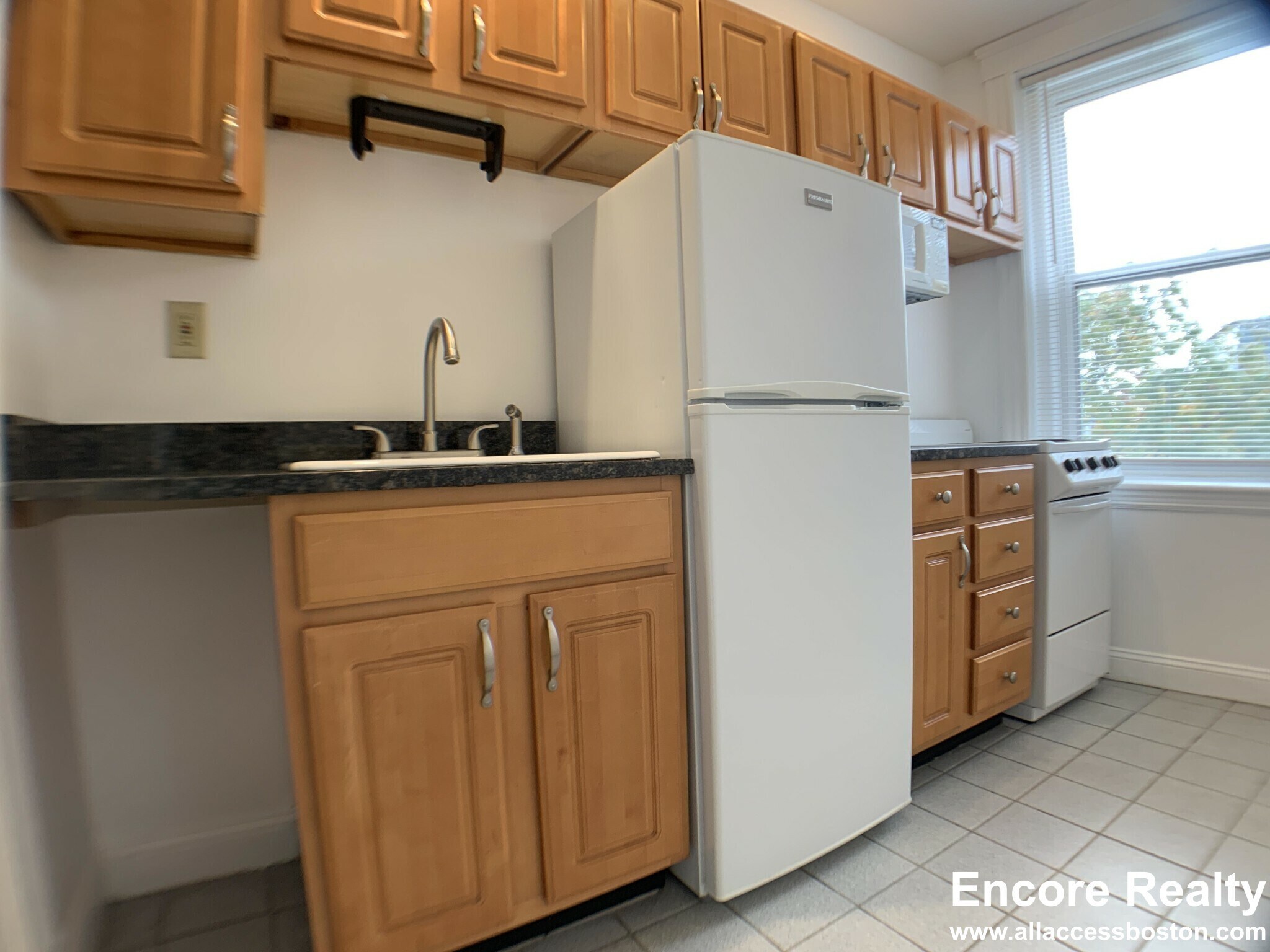 Building Photo - 195 Park Dr