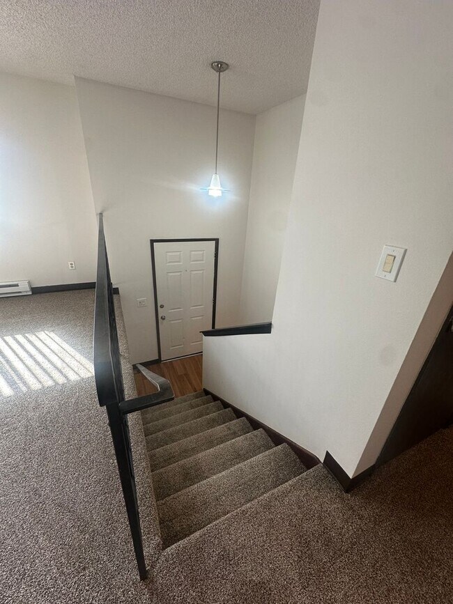 Building Photo - 1105