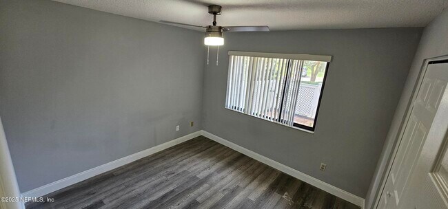 Building Photo - 7610 Baymeadows Cir W