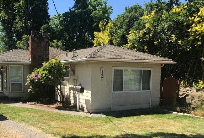 Front - 2505 NE 82nd St